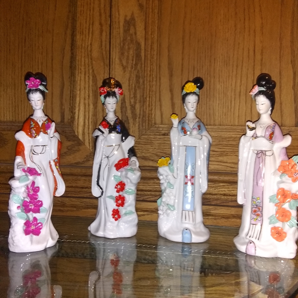 Japanese fine porcelain geisha figurines,4